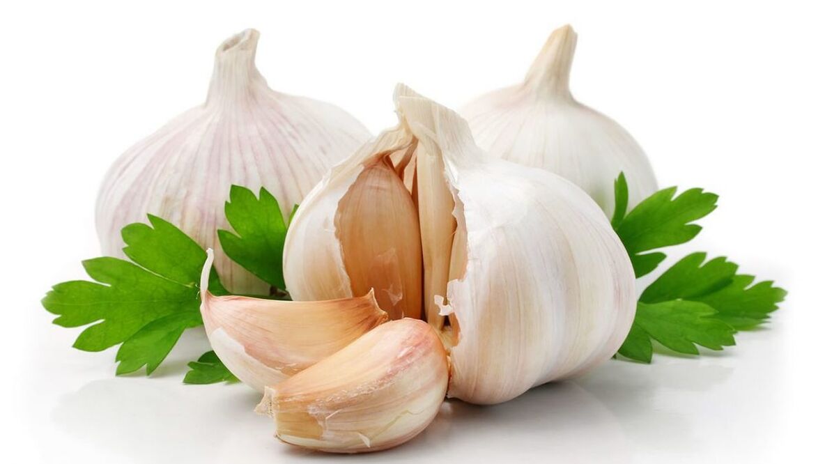 Garlic helps remove worms from the body