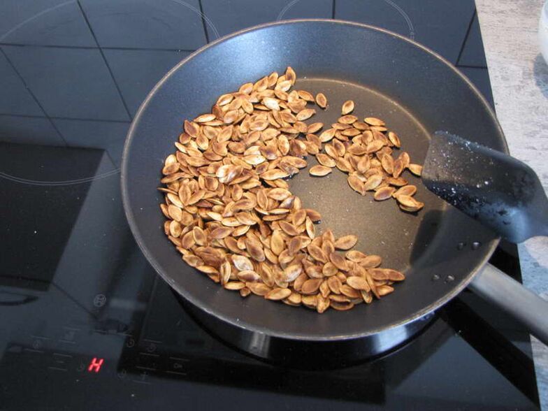 Roasted pumpkin seeds are good for fighting parasites and are suitable for pregnant women